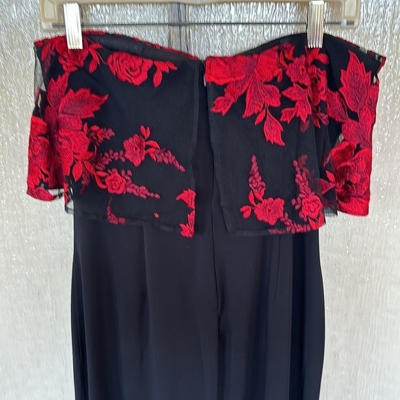 Badgley Mischka
Floral Popover Gown size 8 - Picture 10 of 13